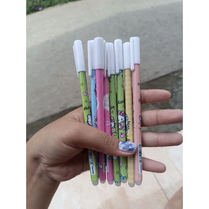 

PULPEN TINTA HITAM KARAKTER