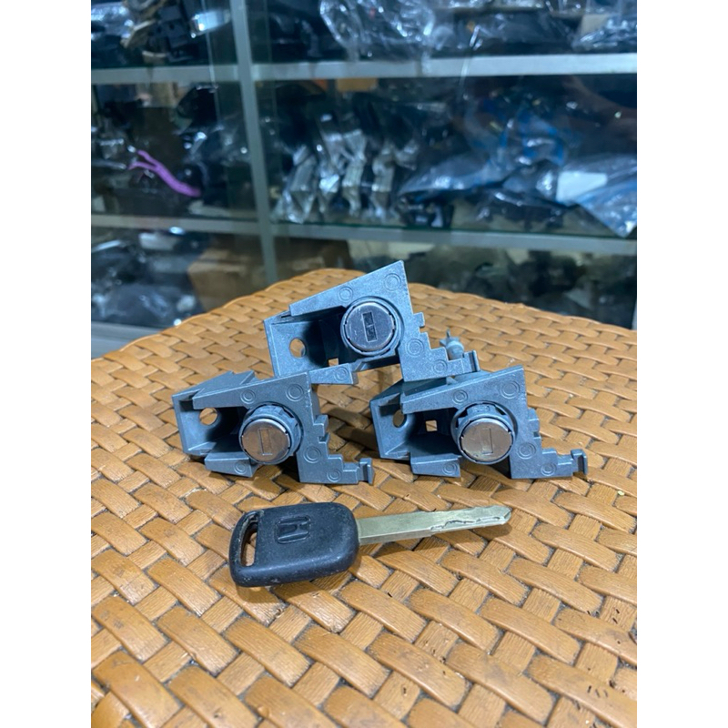 Silinder kunci pintu Honda Brio/ mobilio Barang original