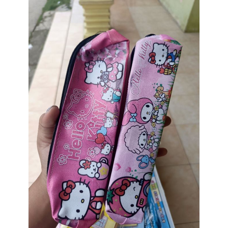 

TEMPAT PENSIL OVAL RANDOM