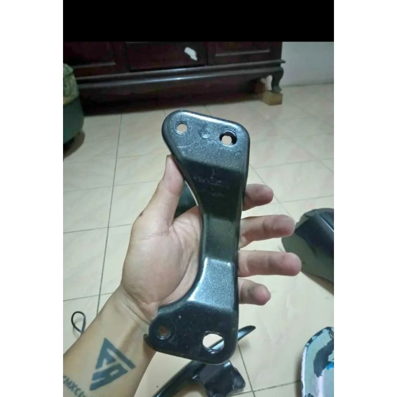 BREKET DUDUKAN KNALPOT YAMAHA MIO SPORTY ORIGINAL