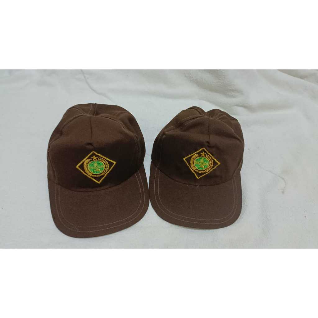 Topi Pramuka dan Topi SMP