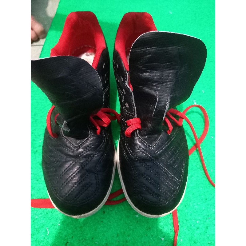 Decathlon kipsta sepatu bola lapangan rumput