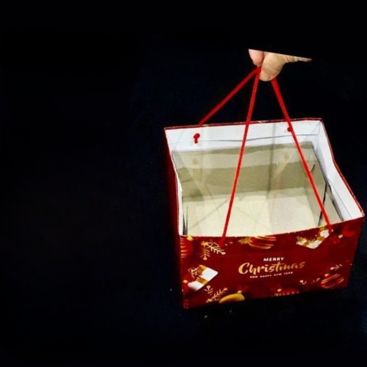 

Paper Bag Christmas Tas Parcel Motif Merah Natal Ukuran 22x24x15cm