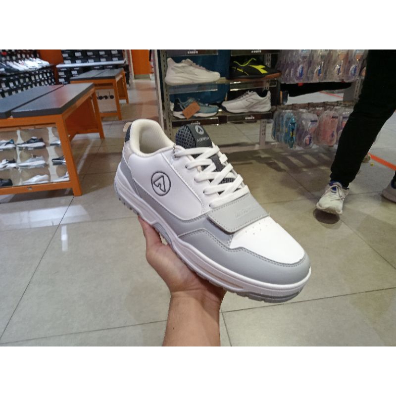 Seneakers pria sepatu Airwalk original/Airwalk chase men's sneakers shoes white grey