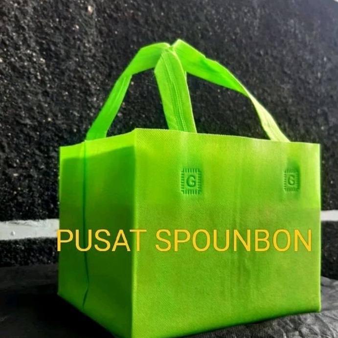 

spounbond box gift hajatan 18x18pressdus kotak isi 12pcs