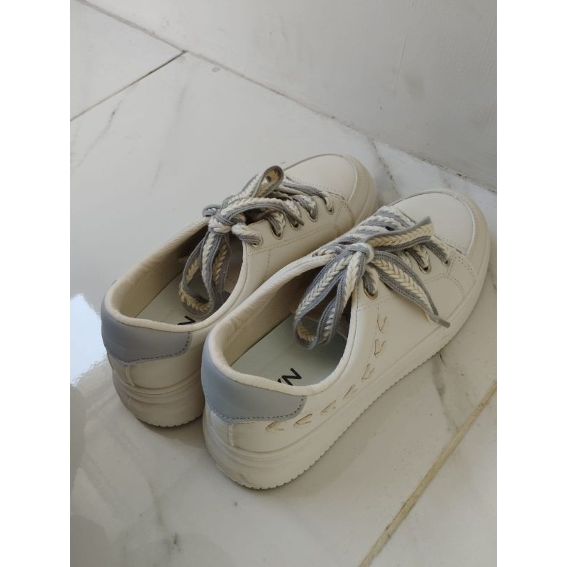 PVN SNEAKERS PRELOVED