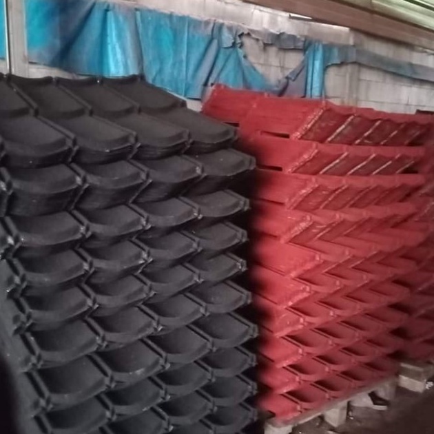 ATAP BAJA RINGAN GENTENG METAL PASIR 2X4 HITAM MERAH