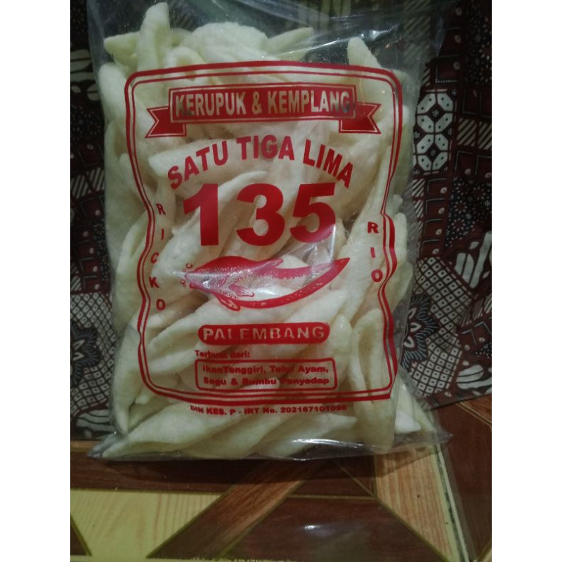 

kerupuk ikan khas Palembang di jamin gurih dan renyah