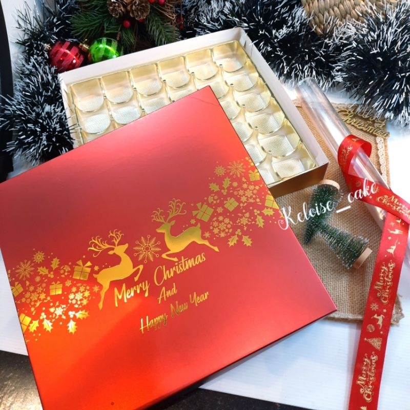 

( isi 5 pcs /@ 15.500 ) BOX/NASTAR SEKAT CHRISTMAS/NATAL ISI 36 HOLE UKR 26,5 X26,5 X4