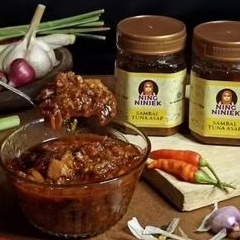 

Lezatoz_Genz Sambal Tuna Asap/Ikan Tuna Asap - Pedas Ning Niniek