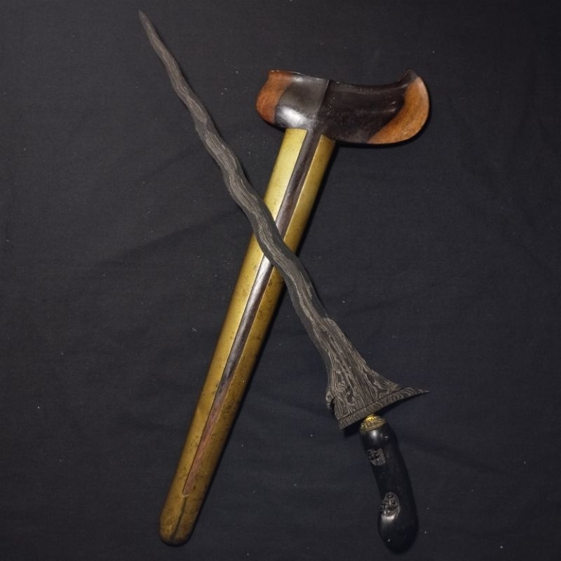 Dhapur Keris Parungsari Luk 13 Pamor Singkir Tangguh Blambangan