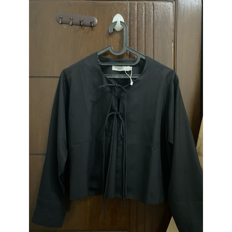Ecinos Solar Tie Top Black Preloved