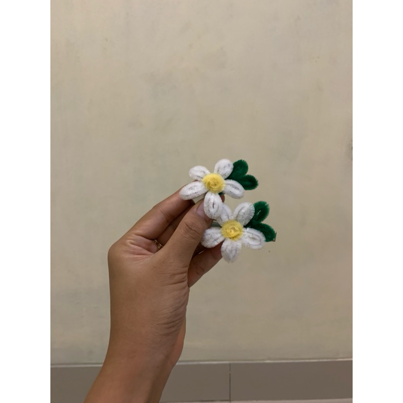jepit rambut bunga kawat bulu