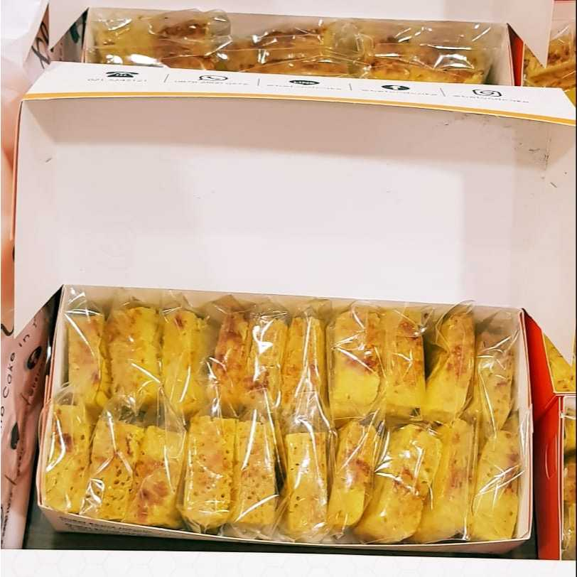 

Tambahan packing individual bika uk 10x20cm (harga per box) (HANYA JASA PACKING DAN PLASTIK, BELUM TERMASUK KUE)