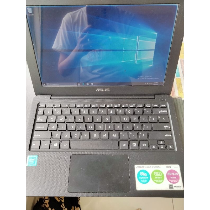 Notebook Asus E202S Bekas