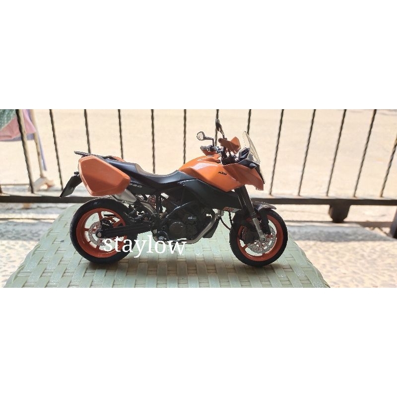 Diecast motor Automaxx KTM 990 SM-T skala 1/12