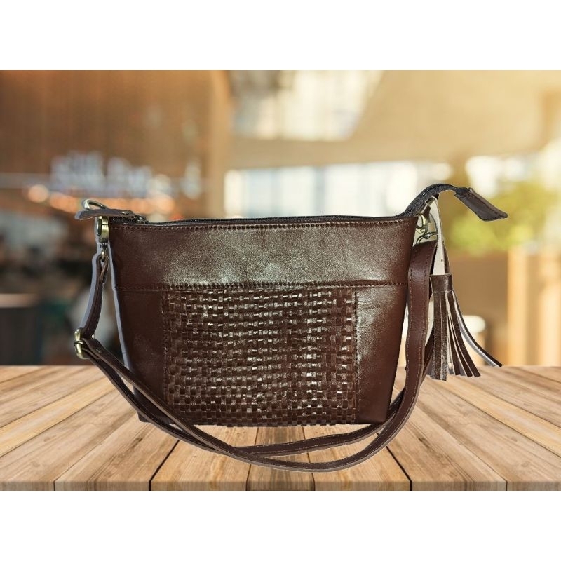 Tas Sling Anyam Kulit Sapi