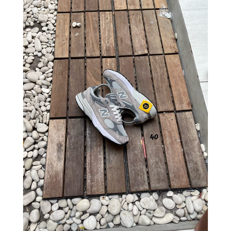borongan 2 sepatu nb 993 grey dan manchester 89
