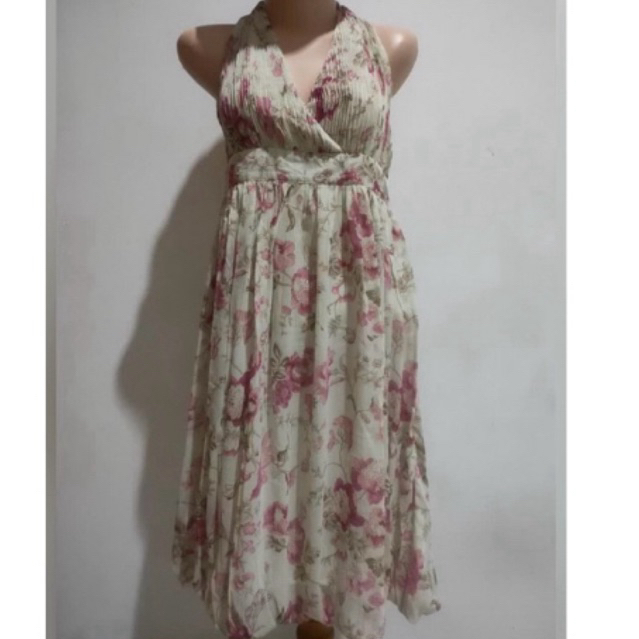 dress pantai bunga putih pink