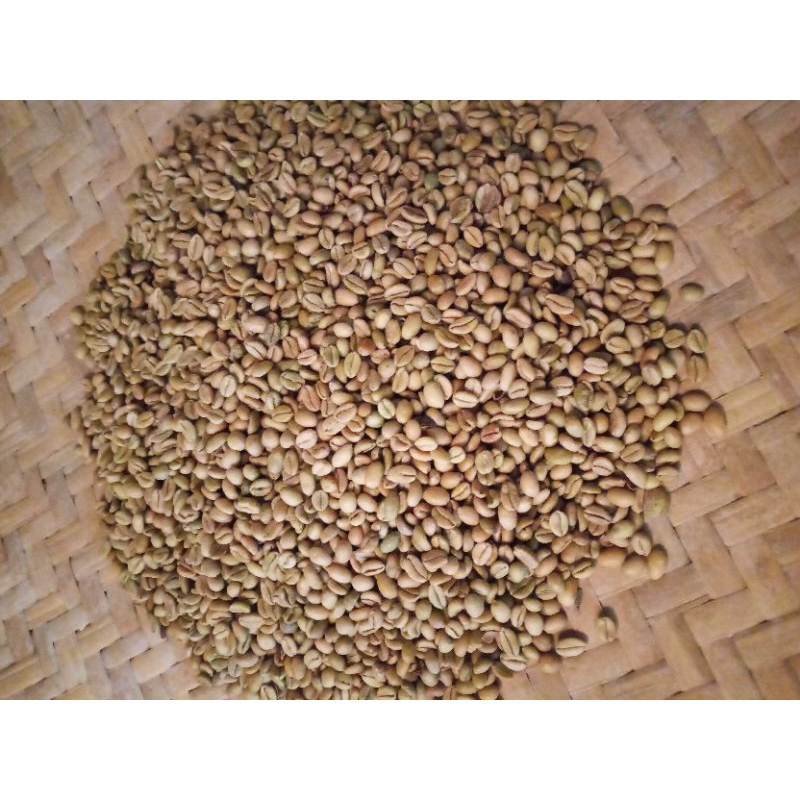 

1kg biji kopi exselsa kering grade A di panen 100 persen petik merah