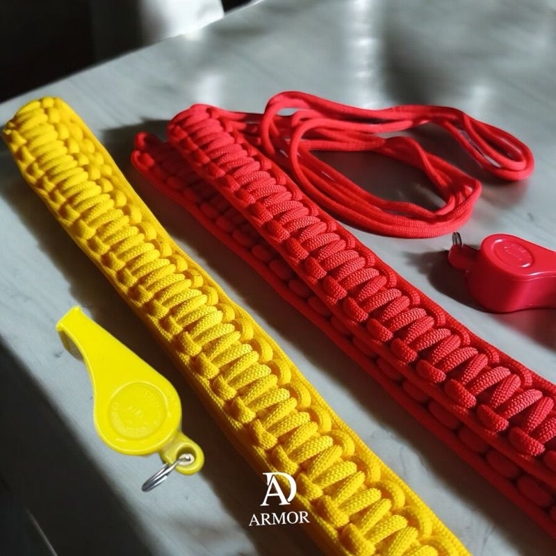 

Tali pramuka besar dan pluit