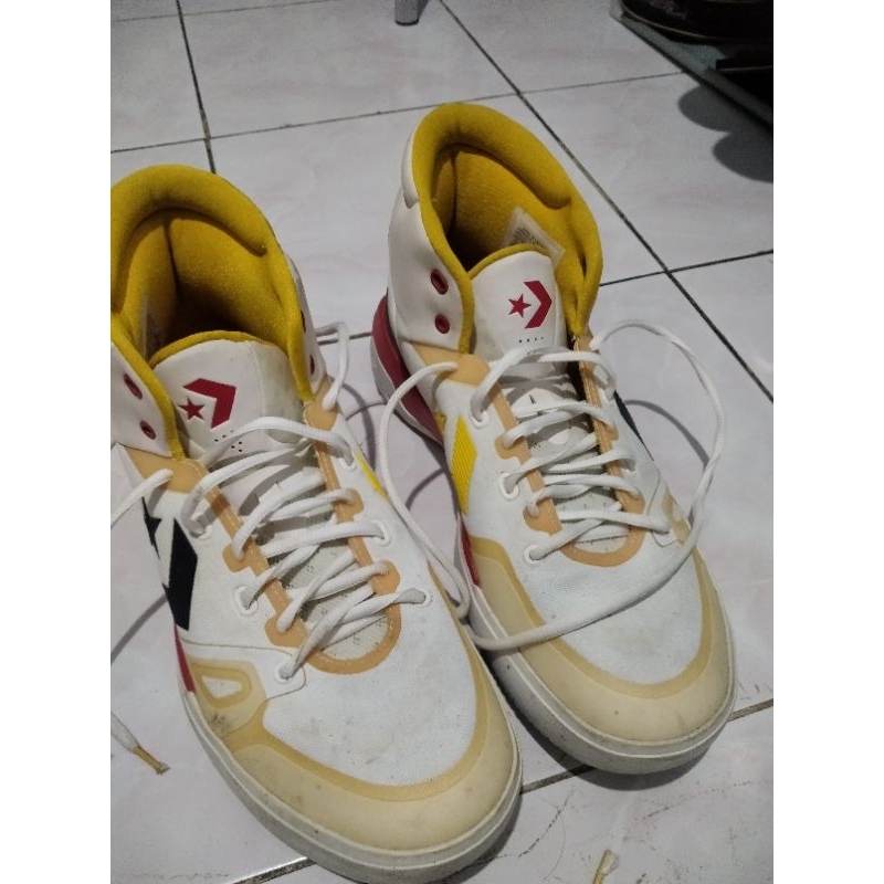 sepatu basket converse