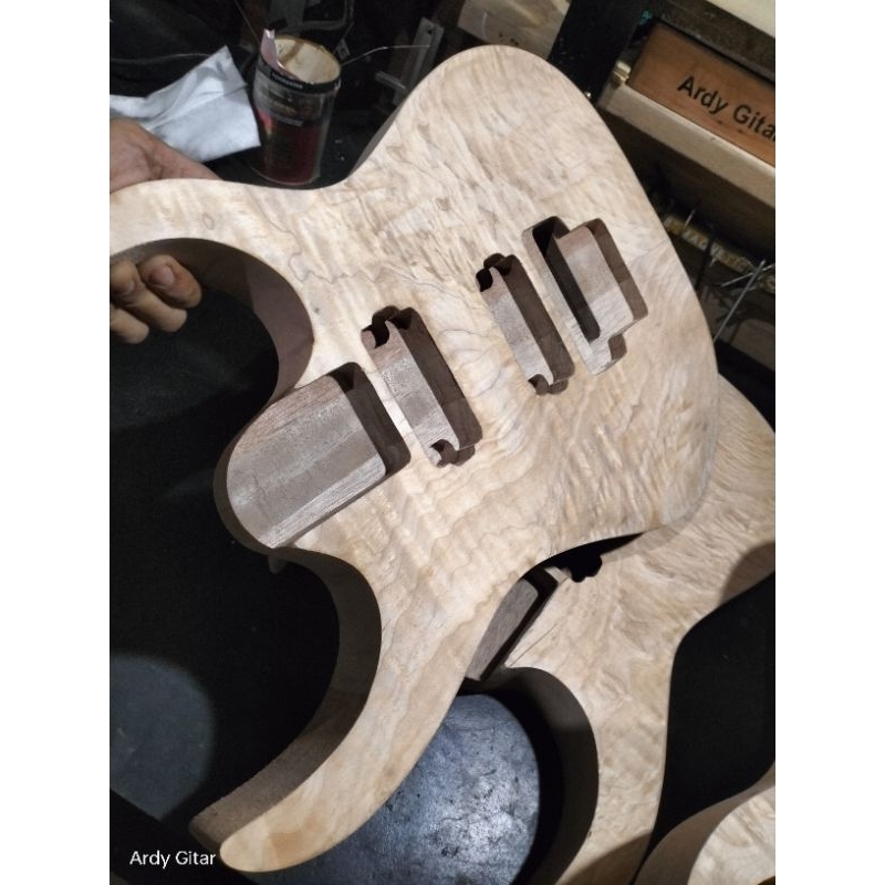 Body Gitar Ibanez RG HH Motif vener