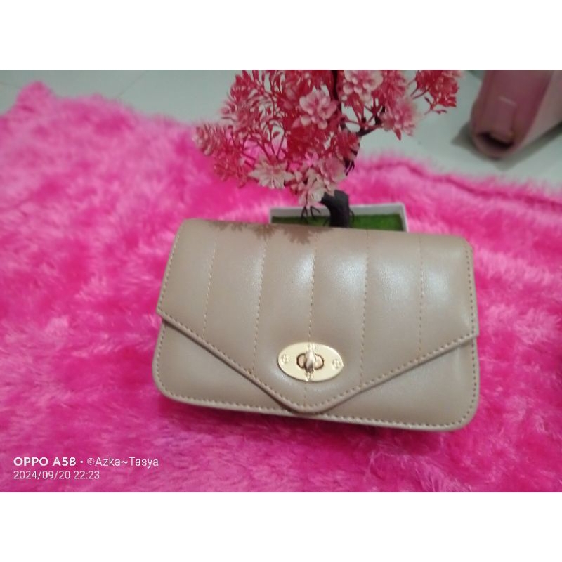 Tas oval wanita selempang wanita