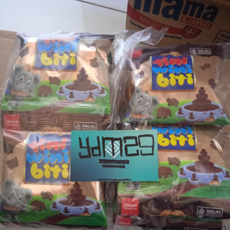 

tini wini biti 18gram rasa coklat 1renceng/pack isi 10