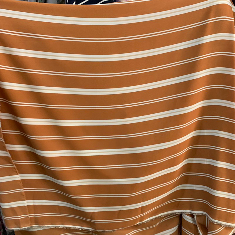 kain zara crepe salur - kain crepe motif - kain motif salur - kain dress crepe salur - kain gamis pr