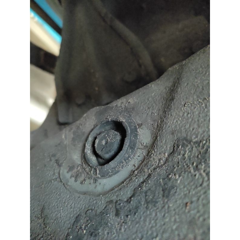 Penutup lubang samping avanza