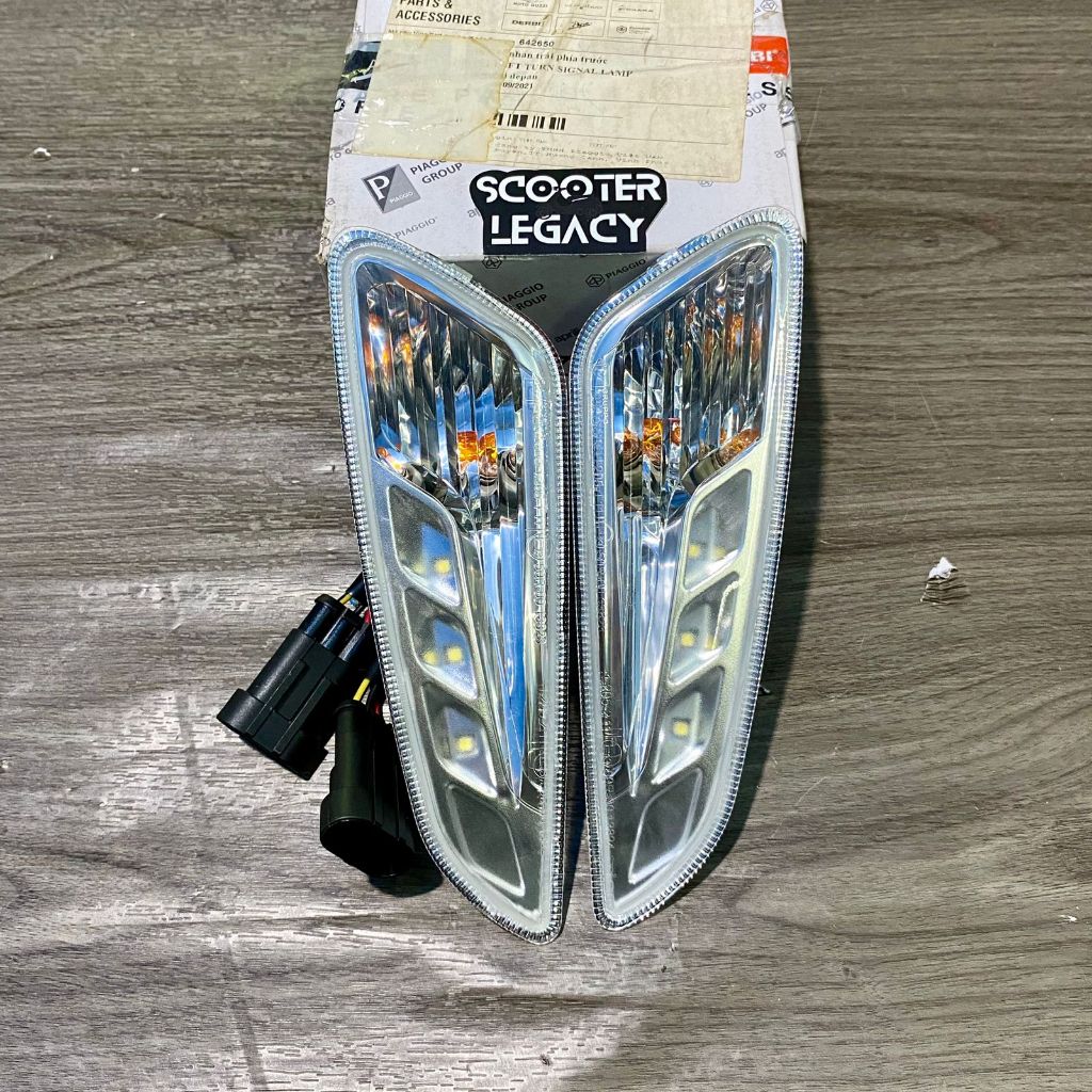 Lampu Sein Depan Original Piaggio Vespa Sprint Primavera 3V Iget ABS