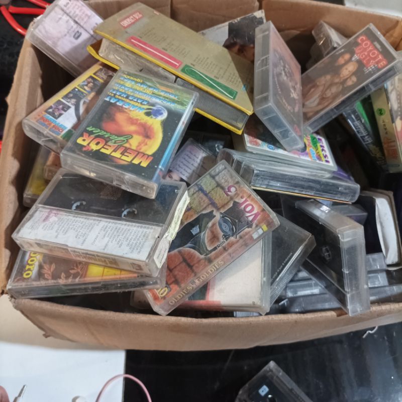 Kaset pita bekas kaset musik