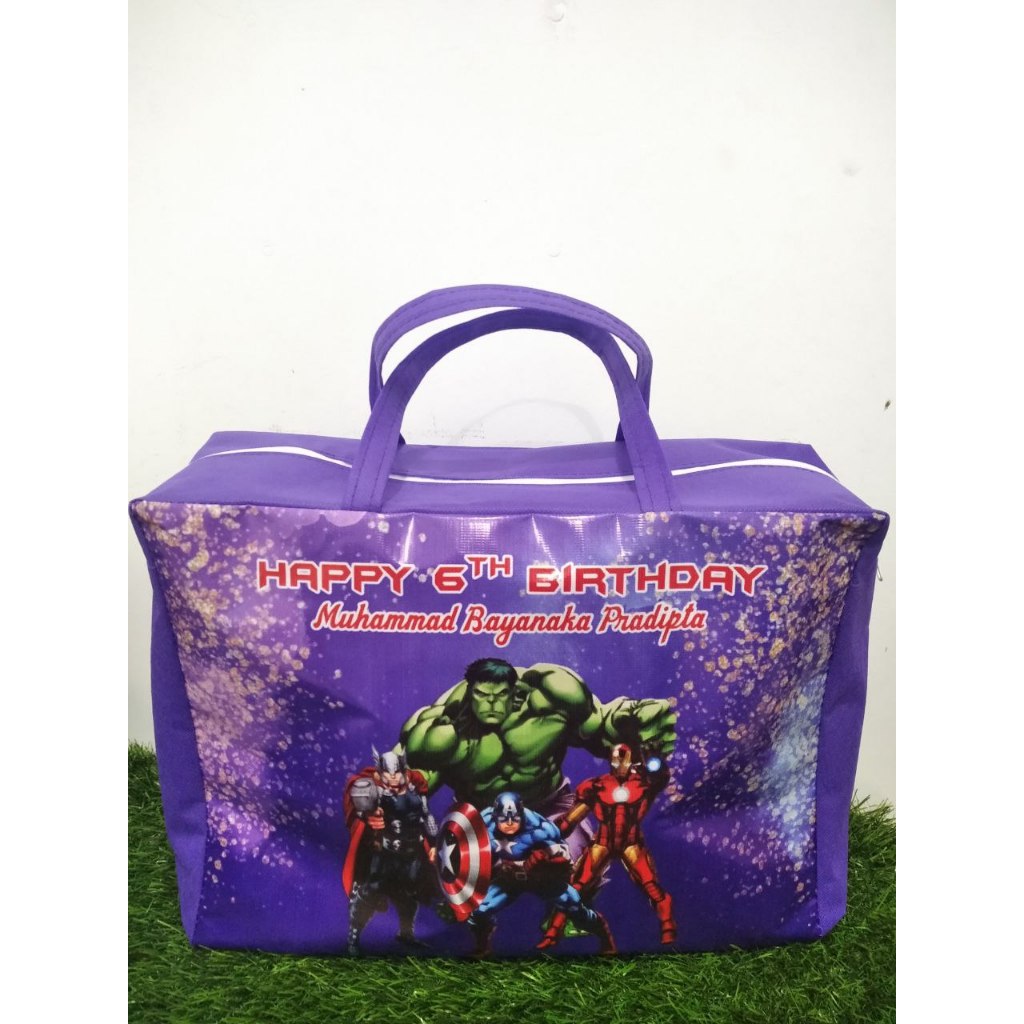 

Tas Ultah Souvenir Kotak Resleting / Goodiebag Ultah Kotak Resleting UK.25X25X20