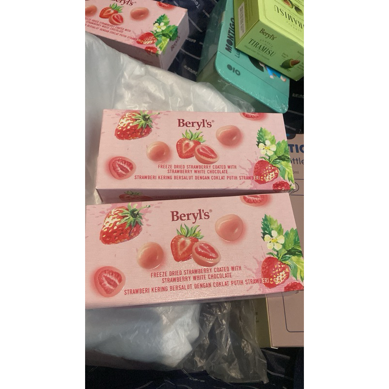 

Beryls Dried Strawberry Handcarry
