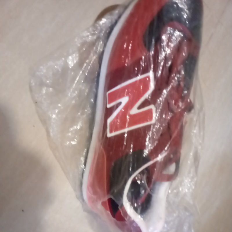 sepatu sneakers New Balance 574,baru;merah hitam