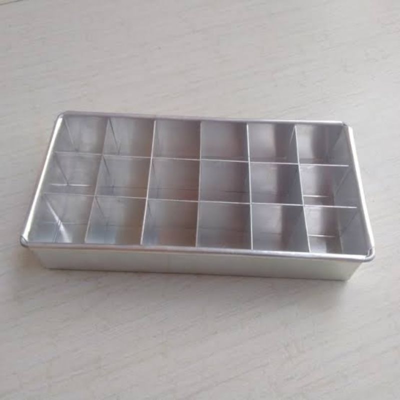 Loyang Brownies Sekat Persegi Panjang.