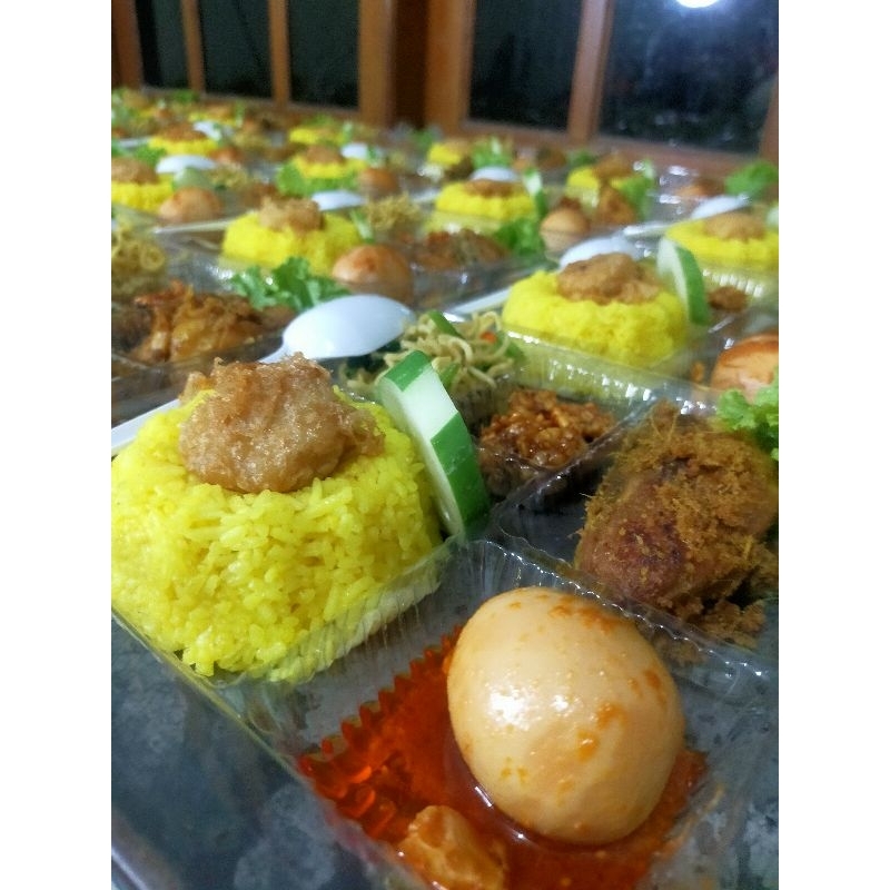 

Nasi kuning telor ayam+telor bulan bali