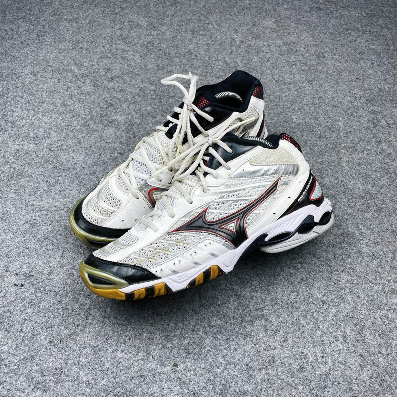 Mizuno Wave Lightning 8