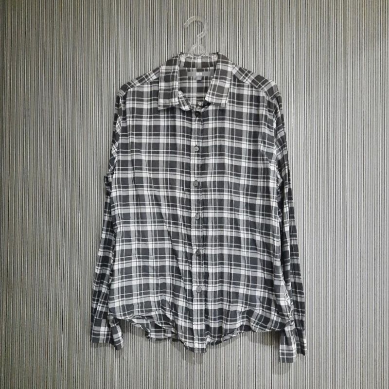 PRELOVED - Uniqlo Kemeja Wanita Kotak - Kotak