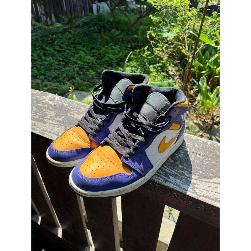 PRELOVED NIKE AIR JORDAN MID LAKERS