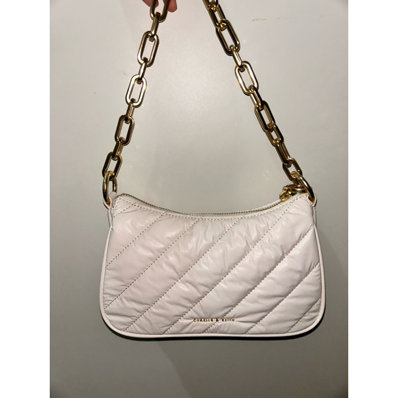 Tas Shoulder Wanita, Crossbody Bag Merk Charles n Keith, Warna Putih Cream New)