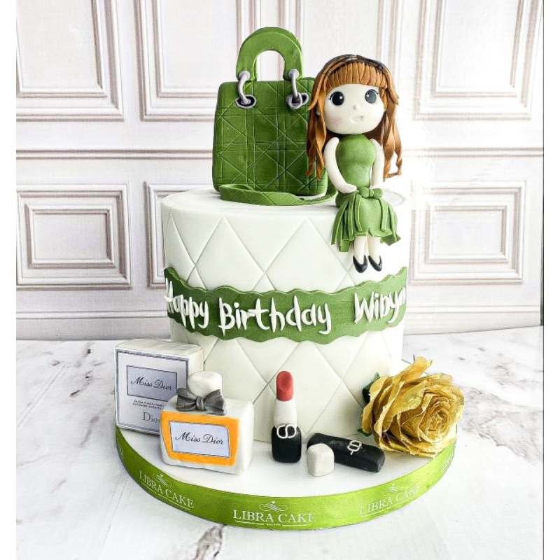 

kue ulang tahun/birthday cake/kue ultah tema tas dior/kue ultah hijau/costume cake