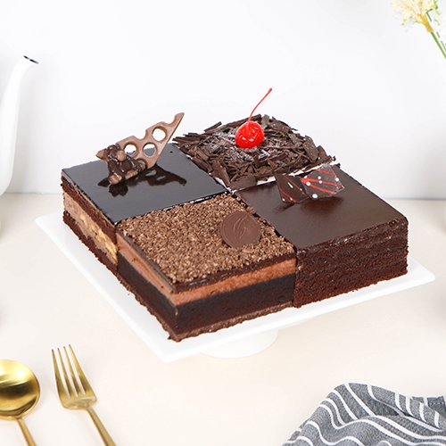 

DAPUR COKELAT - Four Delights C 20x20 | Kue Ulang Tahun