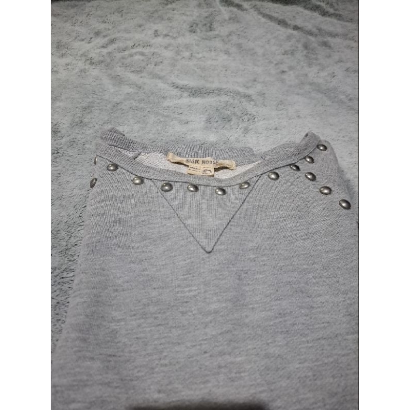 preloved sweater Brand, preloved murah Brand Basic house, abu abu