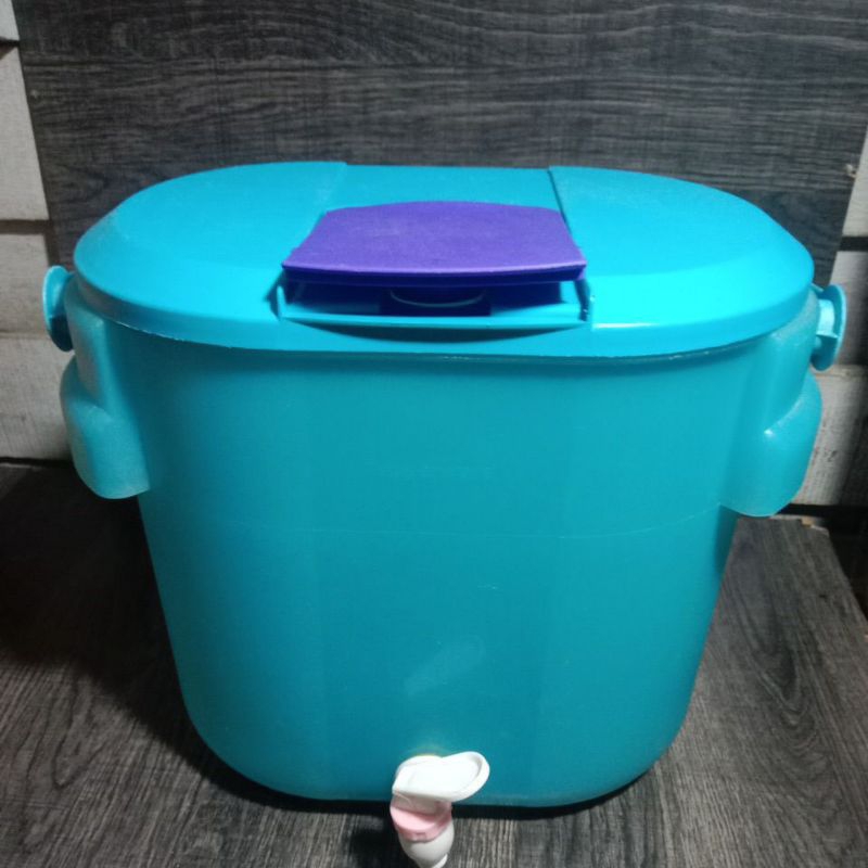 dispenser tempat air minum second Tupperware