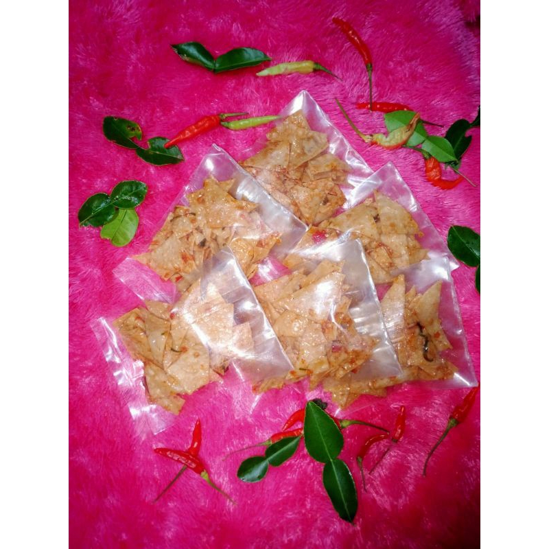 

kripik kulit pangsit pedas manis daun jeruk 1/4 kg