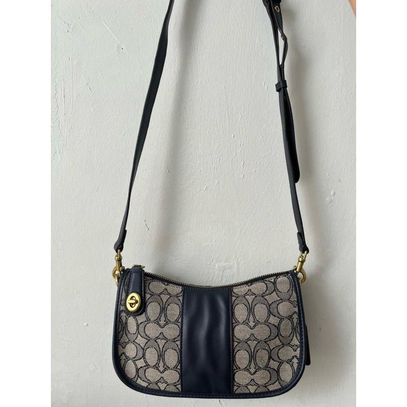 Preloved coc canvas sling bag