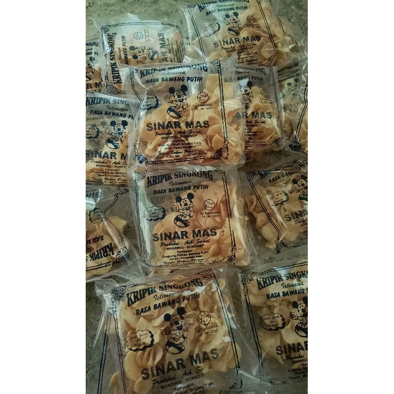 

Kripik singkong khas Madura rasa bawang putih ( 5 bgks ) , kemasan 75gram