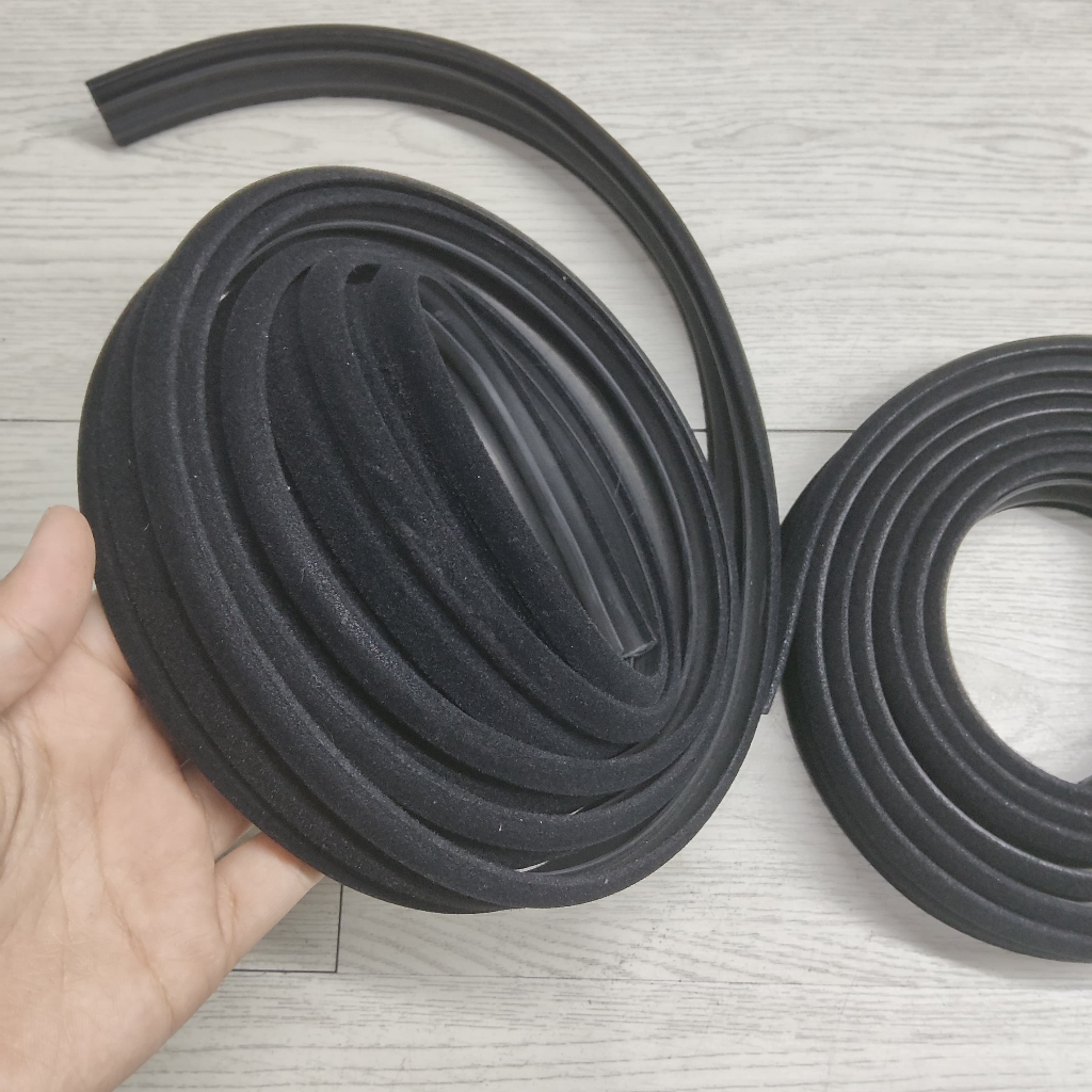 Karet Beludru Kaca Mobil Suzuki Katana Jimny.